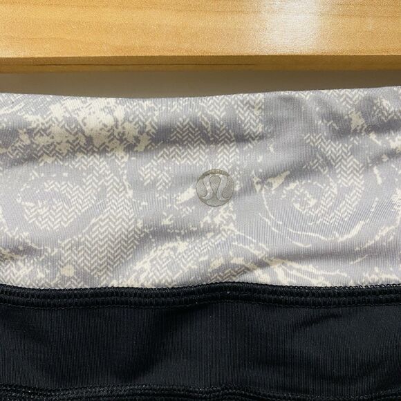 LULULEMON 4 Black Fast Free Crop Luxtreme 18” Ruched Leggings Floral Waist Run - Picture 16 of 16